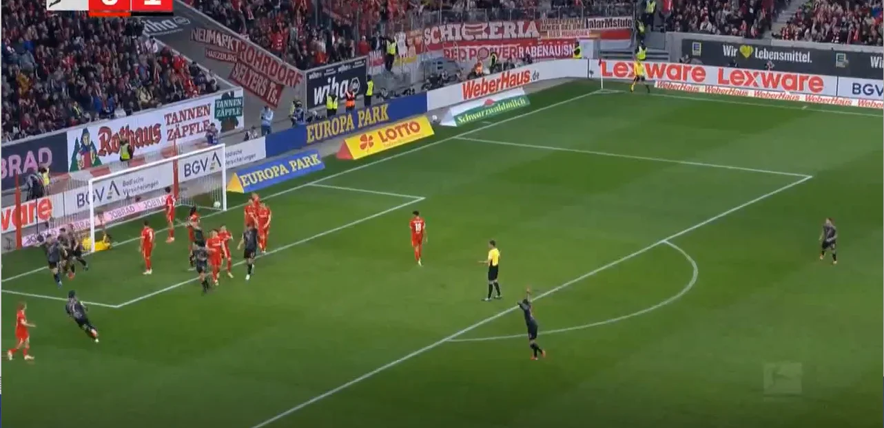 Schauen Sie sich die Tore des Spiels Bayern München gegen Freiburg (2-1) in der Bundesliga an, vollständige Zusammenfassung des Spiels.